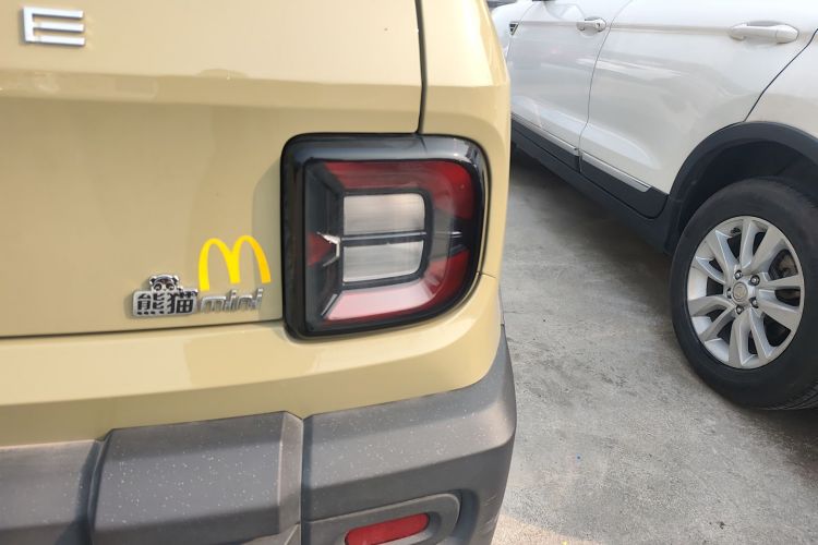 吉利银河 2024款 200km 熊猫骑士车身外观9