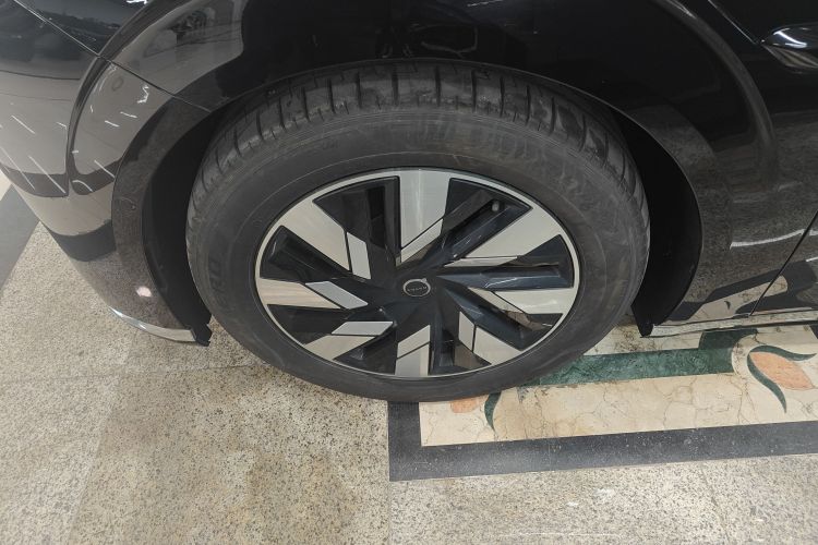 沃尔沃EM90 2025款 Ultra 六座车身外观6004