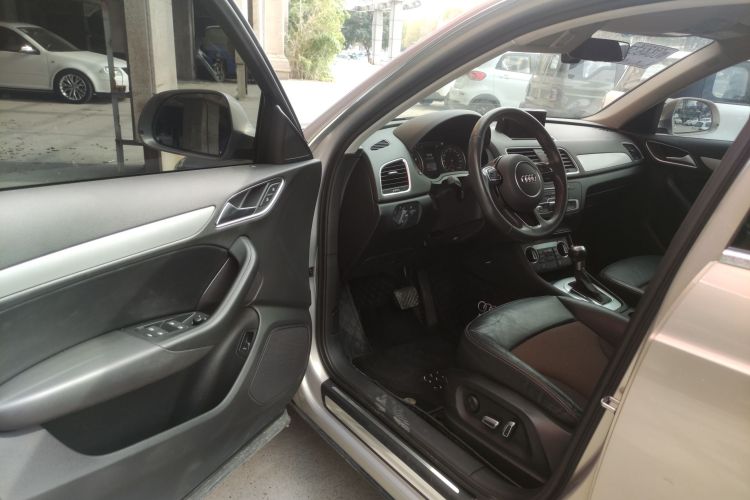 奥迪Q3 2018款 30周年年型 30 TFSI 时尚型中控内饰20