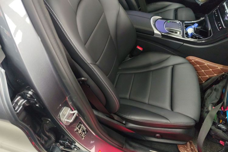 奔驰C级 2019款 C 260 L 运动版局部细节41