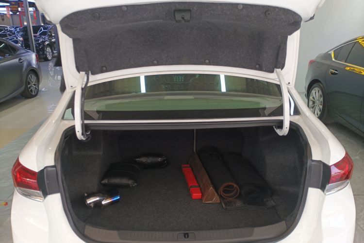 别克 英朗 2019款 15T 双离合互联精英型 国VI机舱底盘23