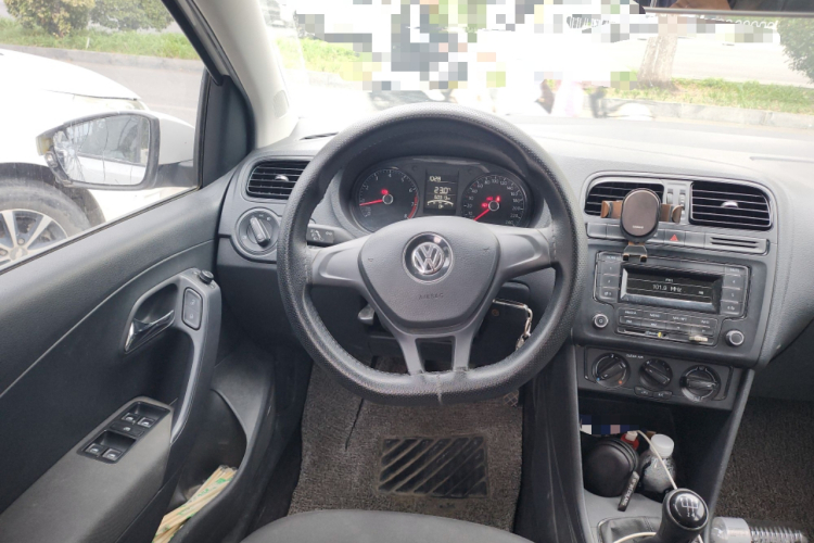 大众 Polo 2016款 1.4L 手动风尚型中控内饰13