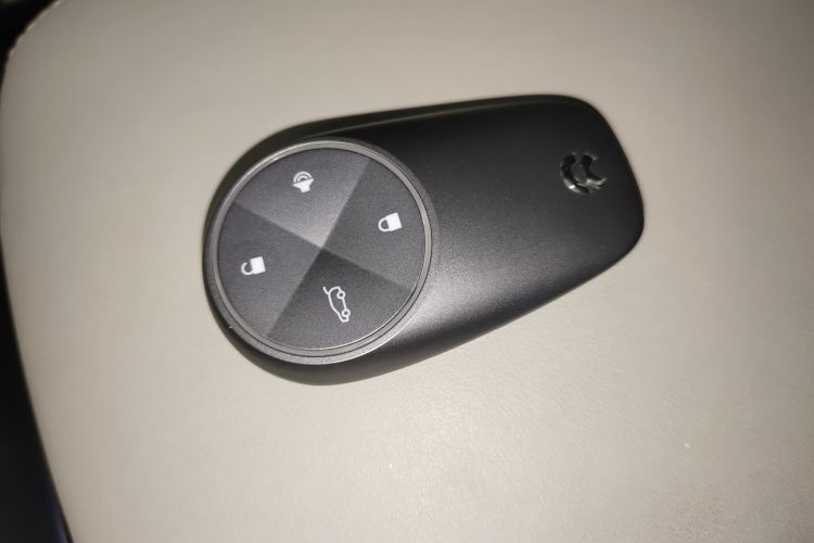 蔚来ES8 2020款 450KM 签名版 六座版中控内饰7001