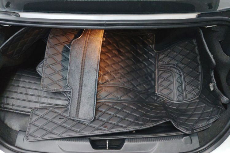 捷豹XEL 2018款 2.0T 200PS 精英版机舱底盘23