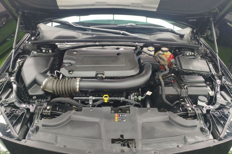 别克 君威 2024款 28T 纵享版机舱底盘24