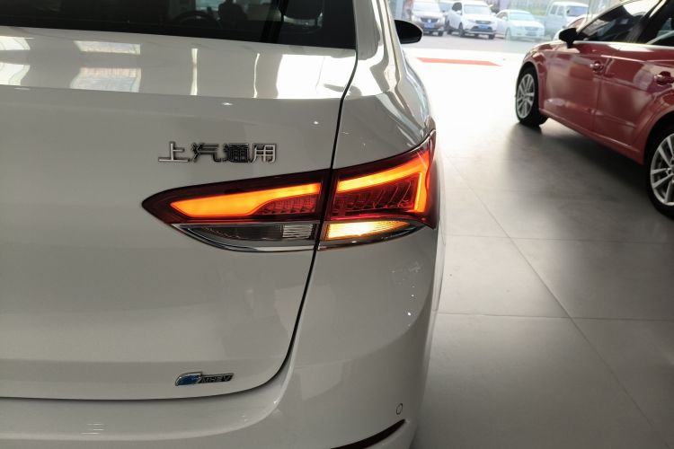 别克 英朗 2021款 改款 1.3T 自动轻混动精英型车身外观9