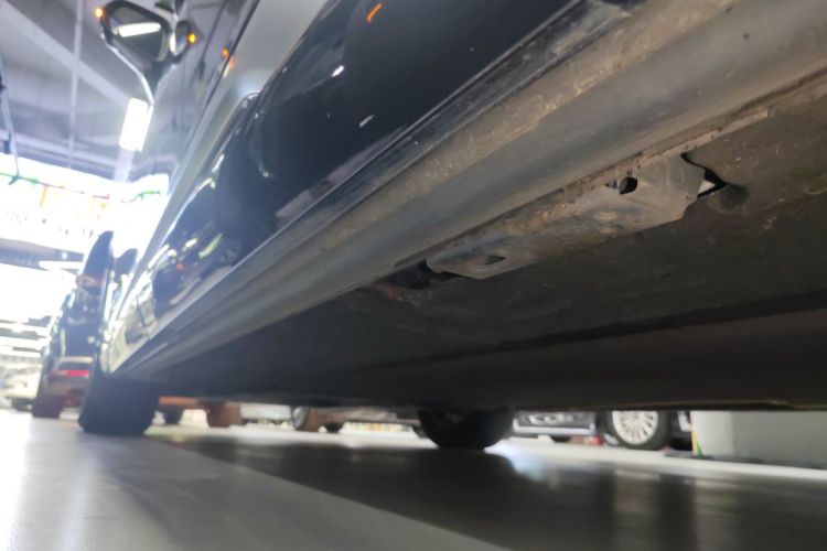 腾势D9 2022款 DM-i 970 四驱旗舰型机舱底盘30