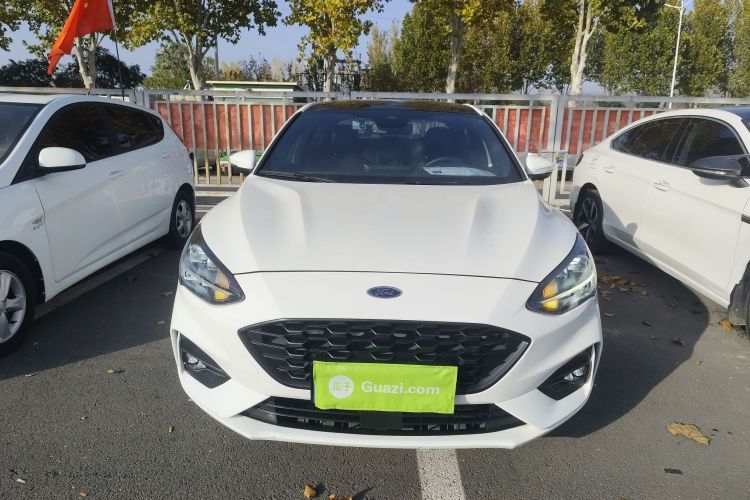 福特 福克斯 2021款 三厢 EcoBoost 180 自动ST Line车身外观2