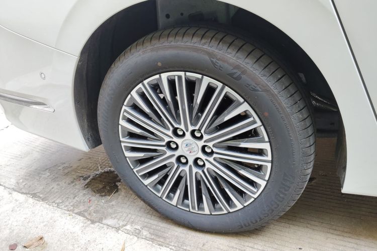 别克GL8新能源 2024款 陆尊 奢享版 6座车身外观6008