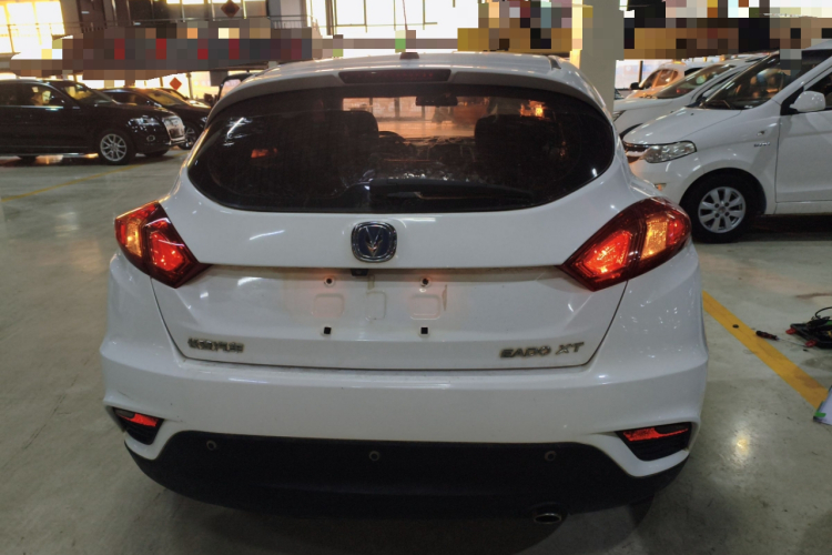 长安 逸动 2015款 1.6L 自动俊酷型 国IV车身外观6