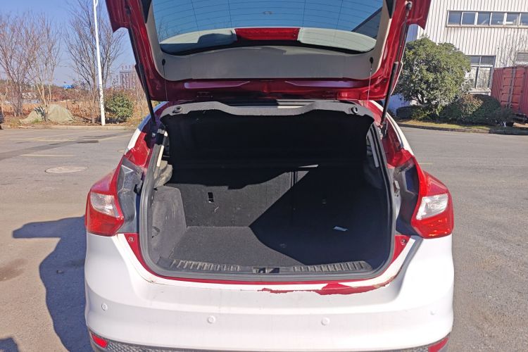 福特 福克斯 2012款 两厢 1.6L 自动舒适型机舱底盘23