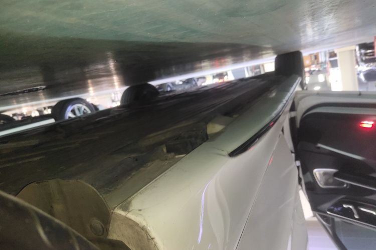 奔驰C级 2024款 C 260 L 皓夜运动版局部细节9002