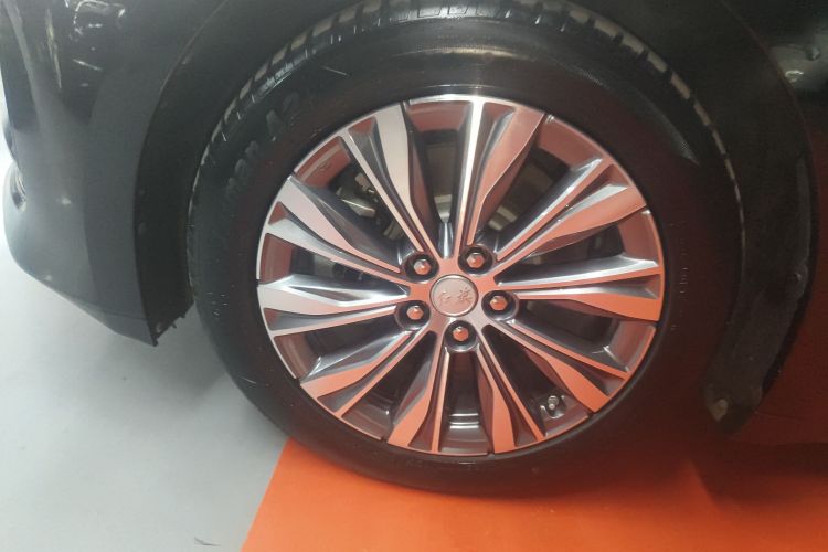 红旗E-QM5 2022款 431km 充电乐享版车身外观6007