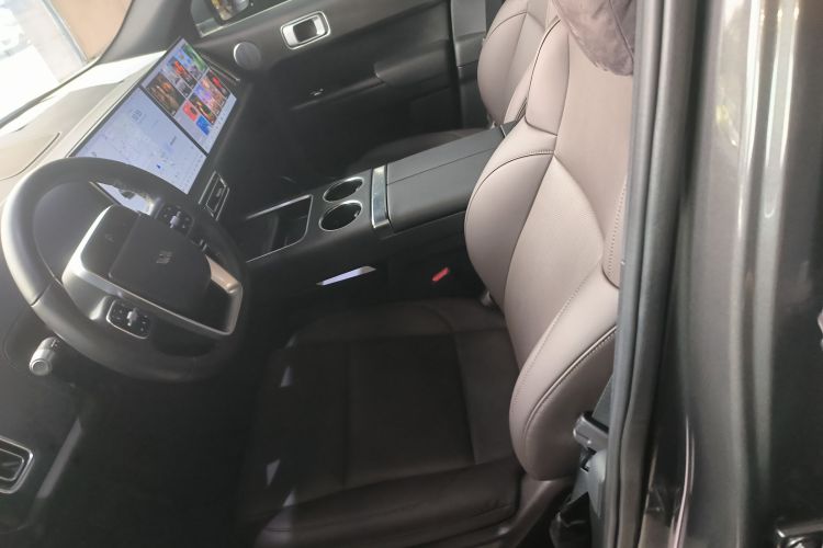 理想汽车 理想L9 2022款 Max中控内饰19