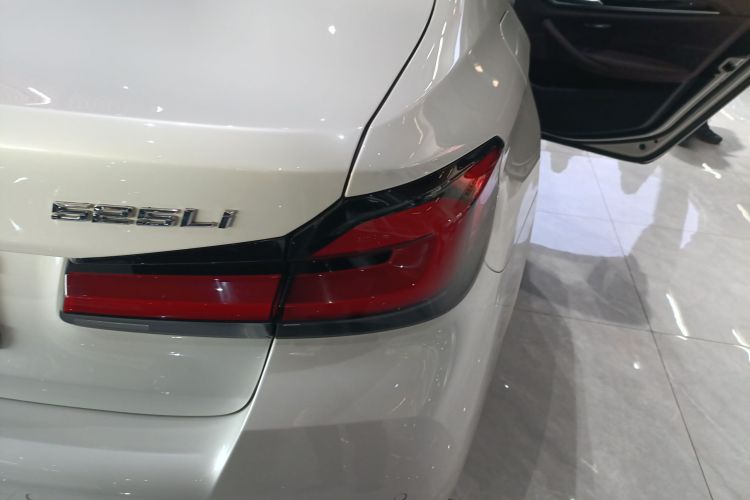 宝马5系 2022款 改款二 525Li M运动套装车身外观6006