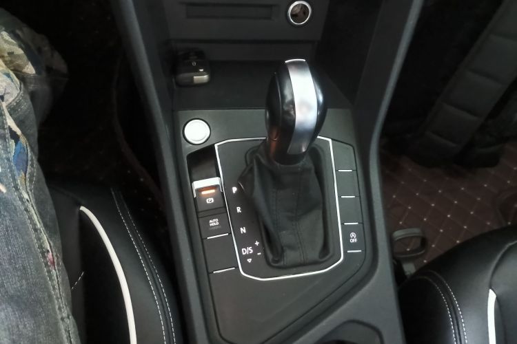 大众 途观L 2022款 330TSI 自动两驱舒享版中控内饰18