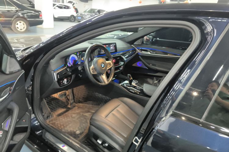 宝马5系 2018款 525Li M运动套装中控内饰19