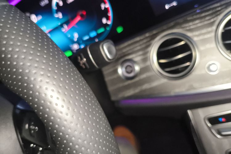 奔驰E级 2021款 E 260 L 运动型中控内饰18