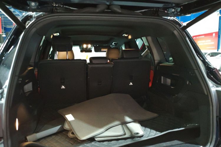 奔驰GLB AMG 2023款 AMG GLB 35 4MATIC机舱底盘23