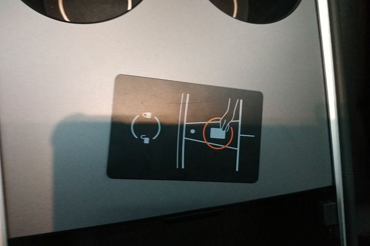 特斯拉 Model 3 2022款 后轮驱动版中控内饰7001