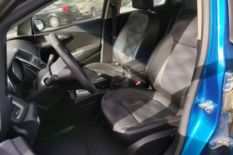 别克 英朗 2014款 XT 1.6L 自动时尚版中控内饰19