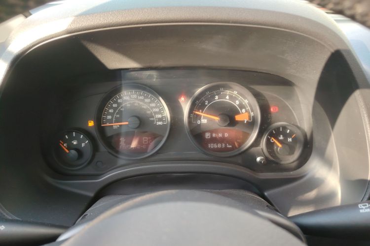 Jeep 指南者(进口) 2015款 2.0L 两驱运动版局部细节14