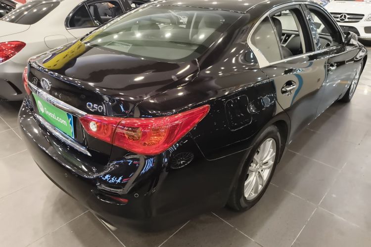英菲尼迪Q50 2014款 3.7L 舒适版车身外观7