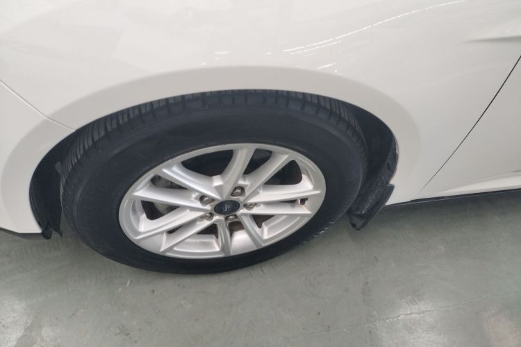 福特 福克斯 2017款 三厢 1.6L 自动风尚型智行版车身外观6001