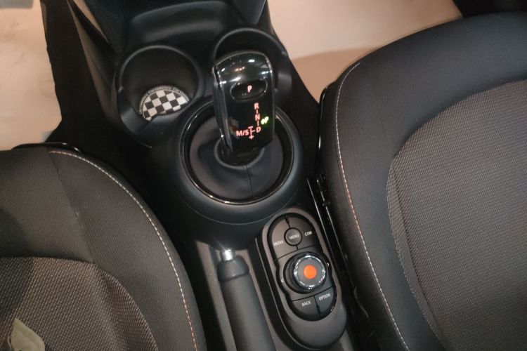 MINI 2023款 1.5T ONE 五门版局部细节18