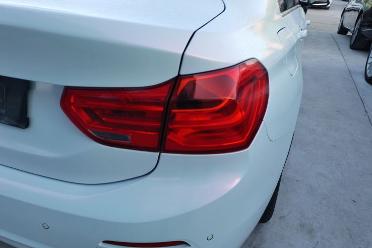 宝马1系 2018款 改款 118i 时尚型车身外观9