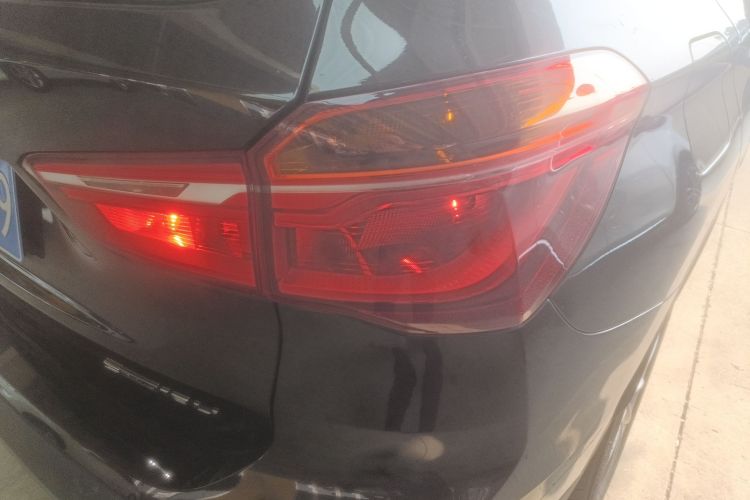 宝马X1 2019款 sDrive18Li 时尚型车身外观9