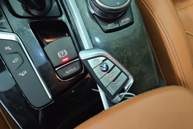 宝马X3 2018款 xDrive30i 领先型 M运动套装 国V中控内饰7001