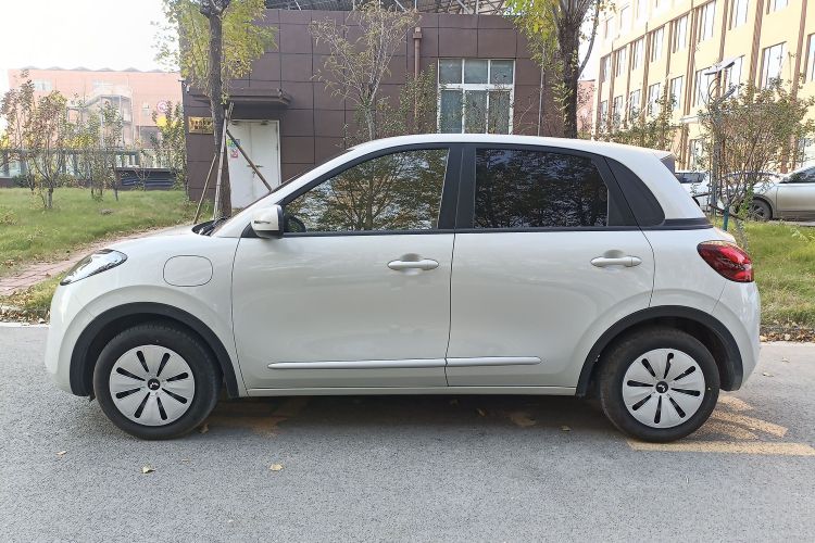 五菱汽车 五菱缤果 2024款 203km 轻享款车身外观4