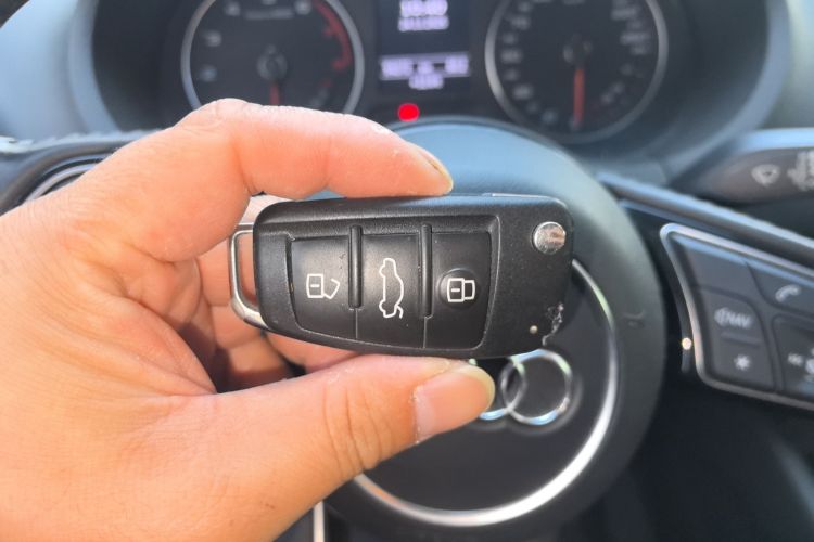 奥迪A3 2018款 30周年年型 Limousine 35 TFSI 时尚型中控内饰7001