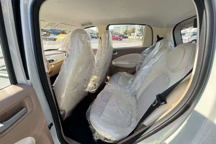 五菱汽车 宏光MINIEV 2025款 四门版 进阶款中控内饰7004