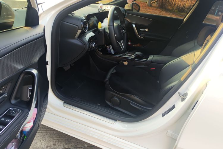 奔驰A级 2021款 A 180 L 运动轿车中控内饰7003