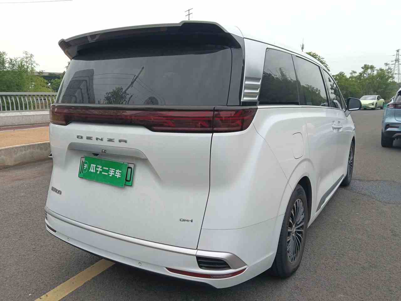 腾势D9 2022款 DM-i 1040 尊贵型(5)