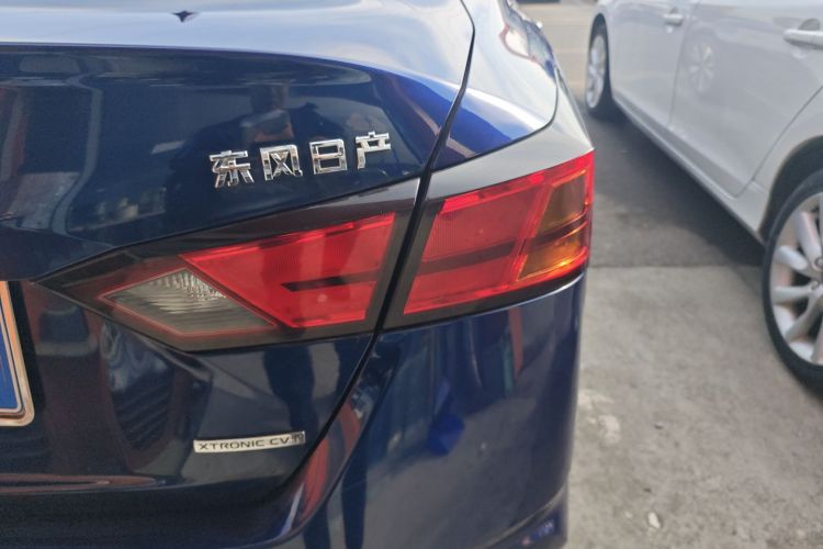 日产 天籁 2021款 2.0L XL 舒适版车身外观9