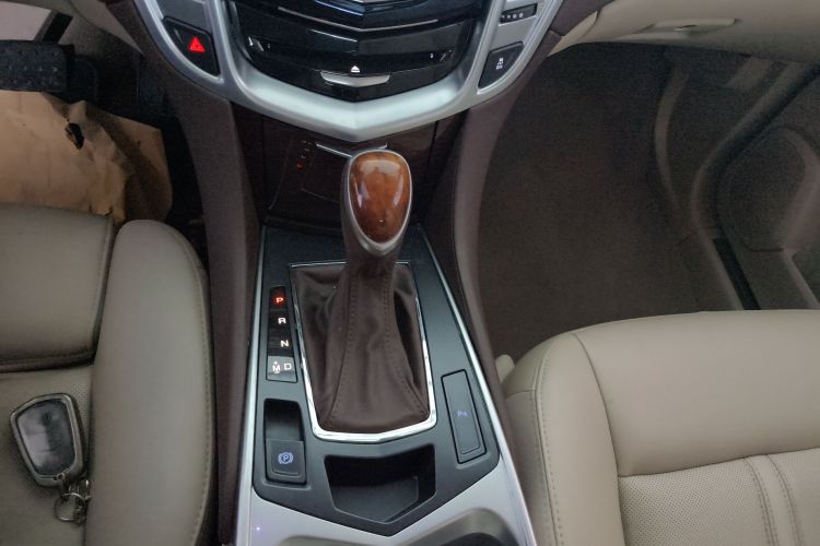 凯迪拉克SRX 2015款 3.0L 精英型中控内饰18