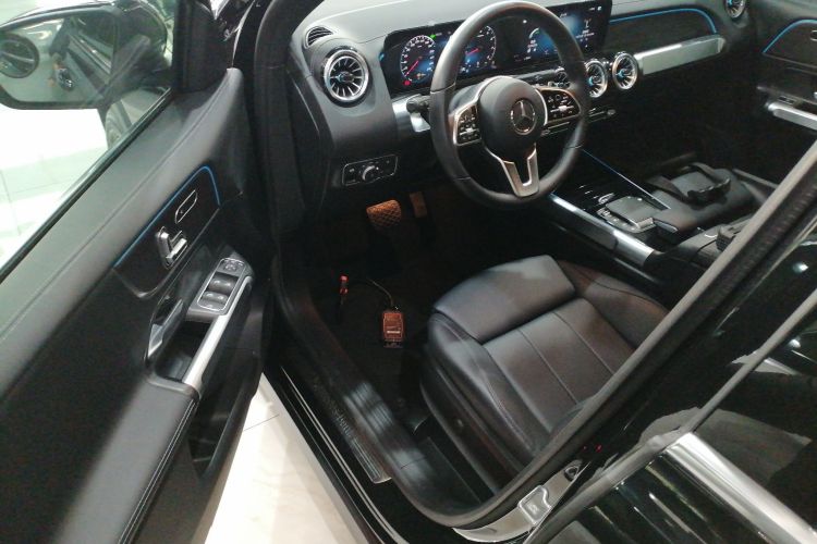 奔驰GLB 2023款 GLB 220 时尚型中控内饰20