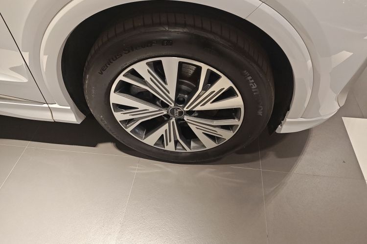 奥迪Q4 e-tron 2024款 40 e-tron 创行版车身外观10