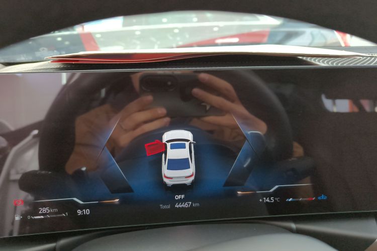 宝马3系 2023款 325i M运动套装中控内饰14