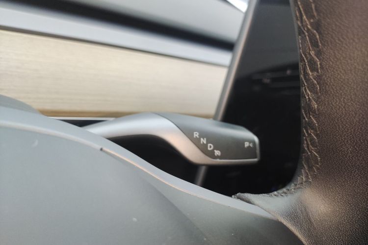 特斯拉 Model Y 2022款 长续航全轮驱动版中控内饰18