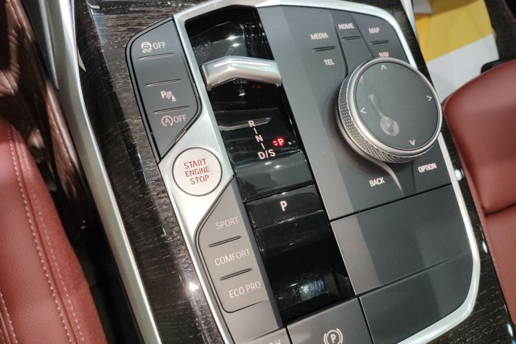 宝马3系 2024款 325Li M运动套装中控内饰18