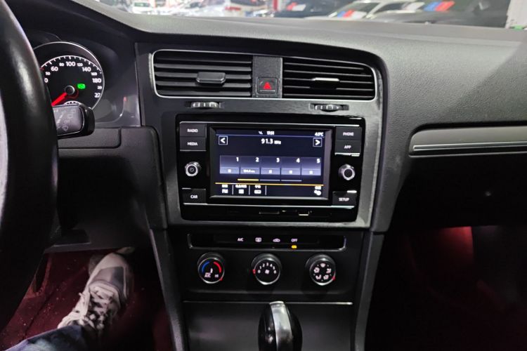 大众 高尔夫 2018款 230TSI 自动舒适型中控内饰16