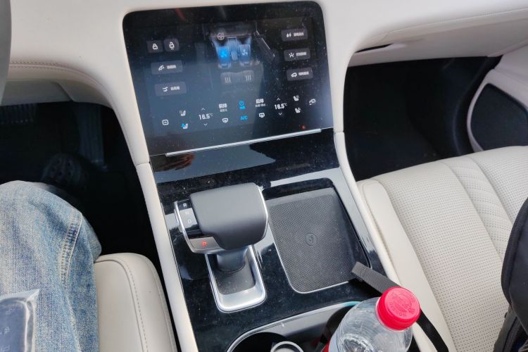 理想汽车 理想ONE 2020款 增程7座版中控内饰18