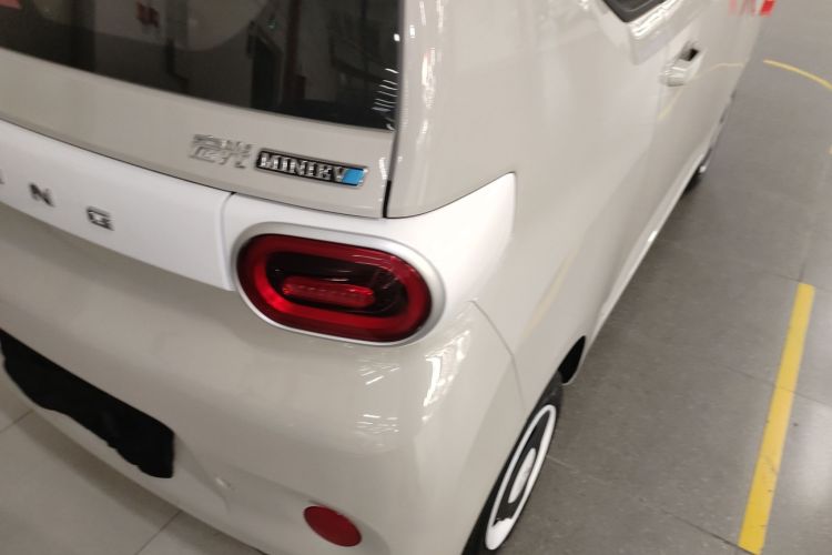五菱汽车 宏光MINIEV 2024款 第三代 215km 青春版车身外观9