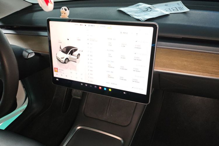 特斯拉 Model Y 2022款 改款 后轮驱动版中控内饰16