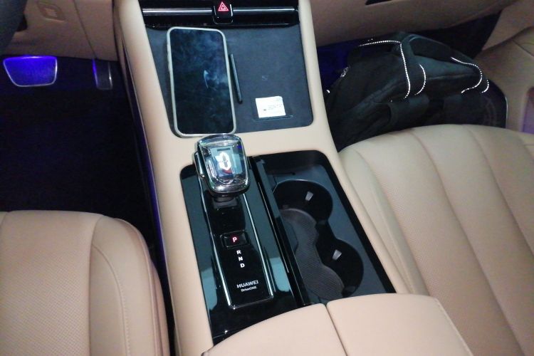 鸿蒙智行 问界M7 2022款 1.5T 四驱豪华版中控内饰18