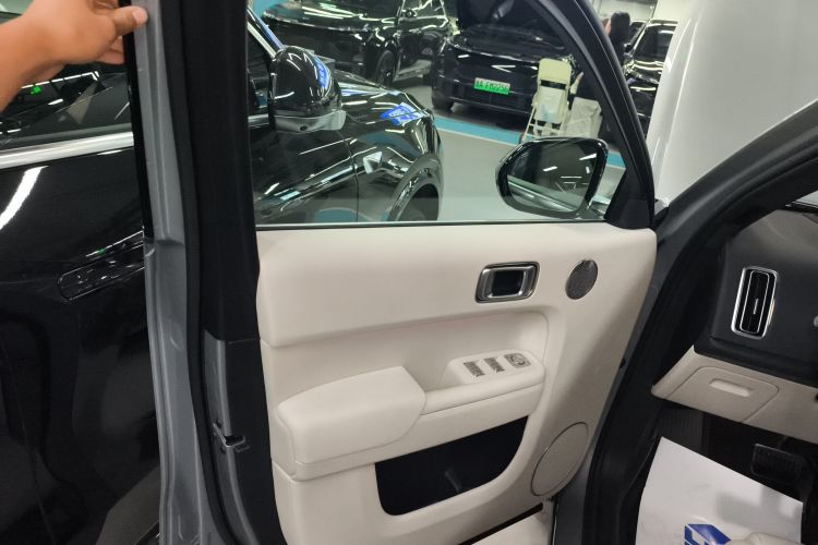 理想汽车 理想L8 2024款 Max中控内饰47